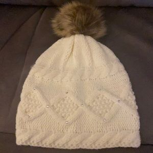 Adult size cream color beannie with beautiful sparkle on front. One size.